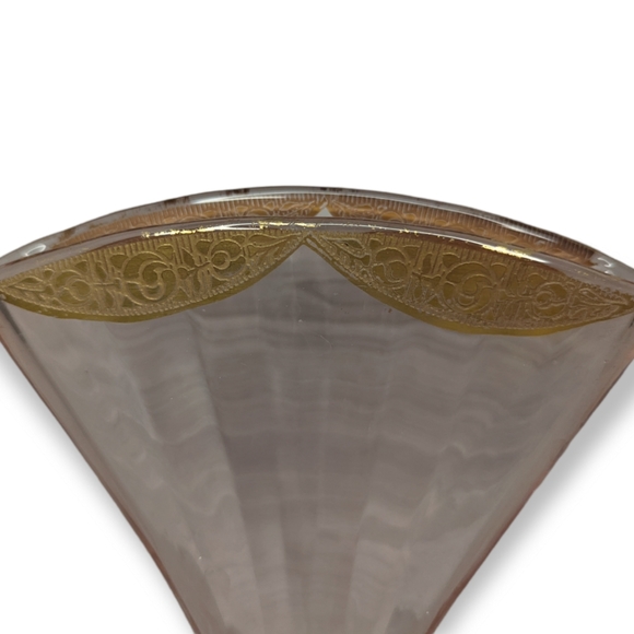 Vintage Depression Pink Glass Fan Shaped Flower Vase - Picture 6 of 9